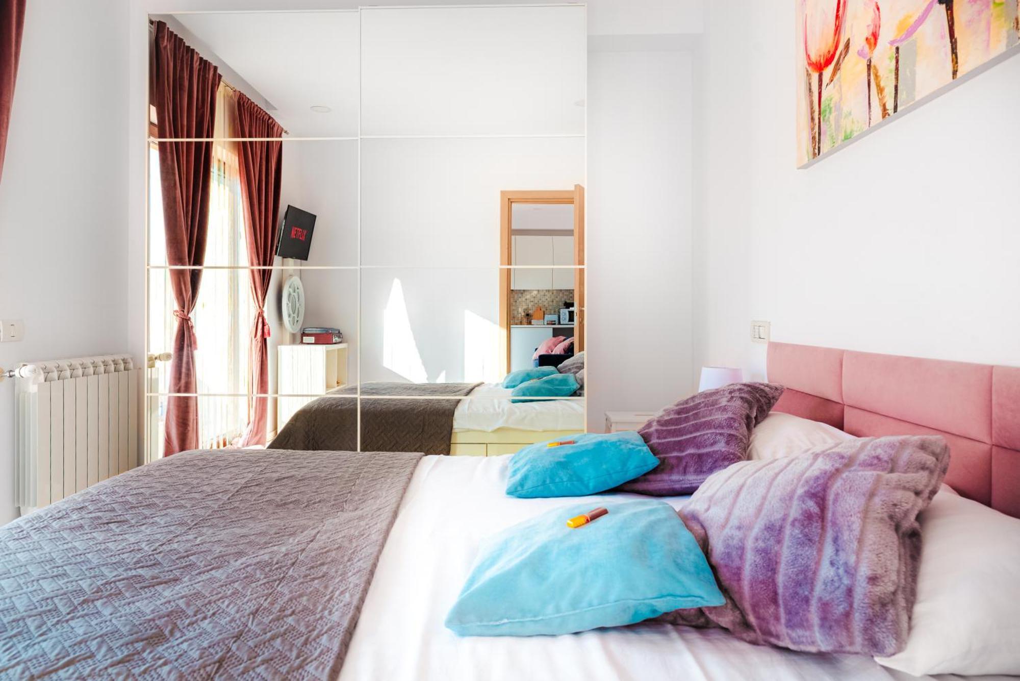 Downtown Apartment Boutique - Blue & Pink Бухарест Экстерьер фото